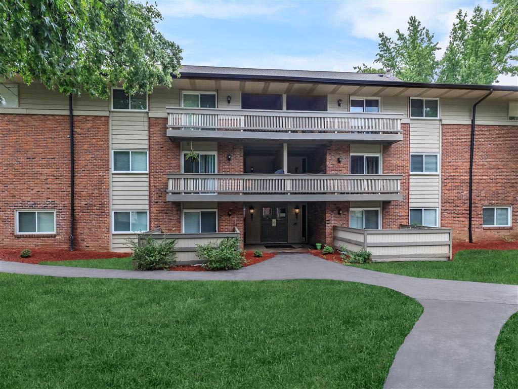 Whispering Hills Apartments Image 5