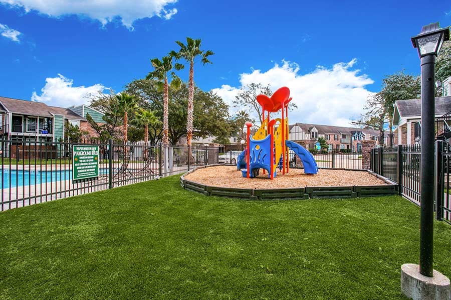 Live Oak Apartments Image 2