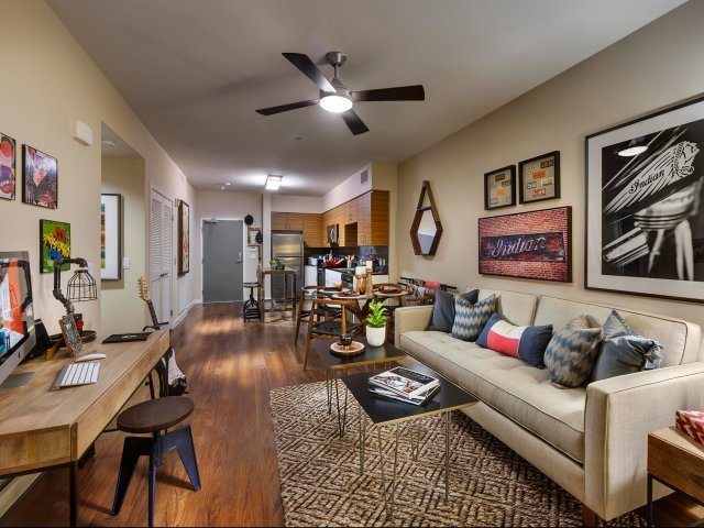 Wilshire La Brea Image 4