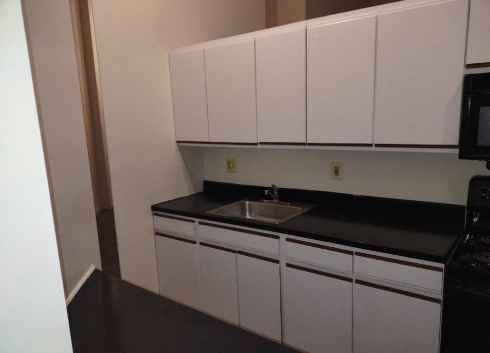 Marlboro Classic Apt & Redwood Square Image 62