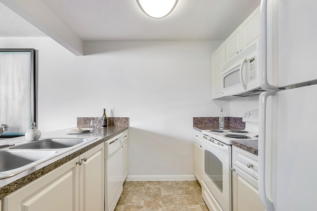 Jacaranda Club Apartments Image 8