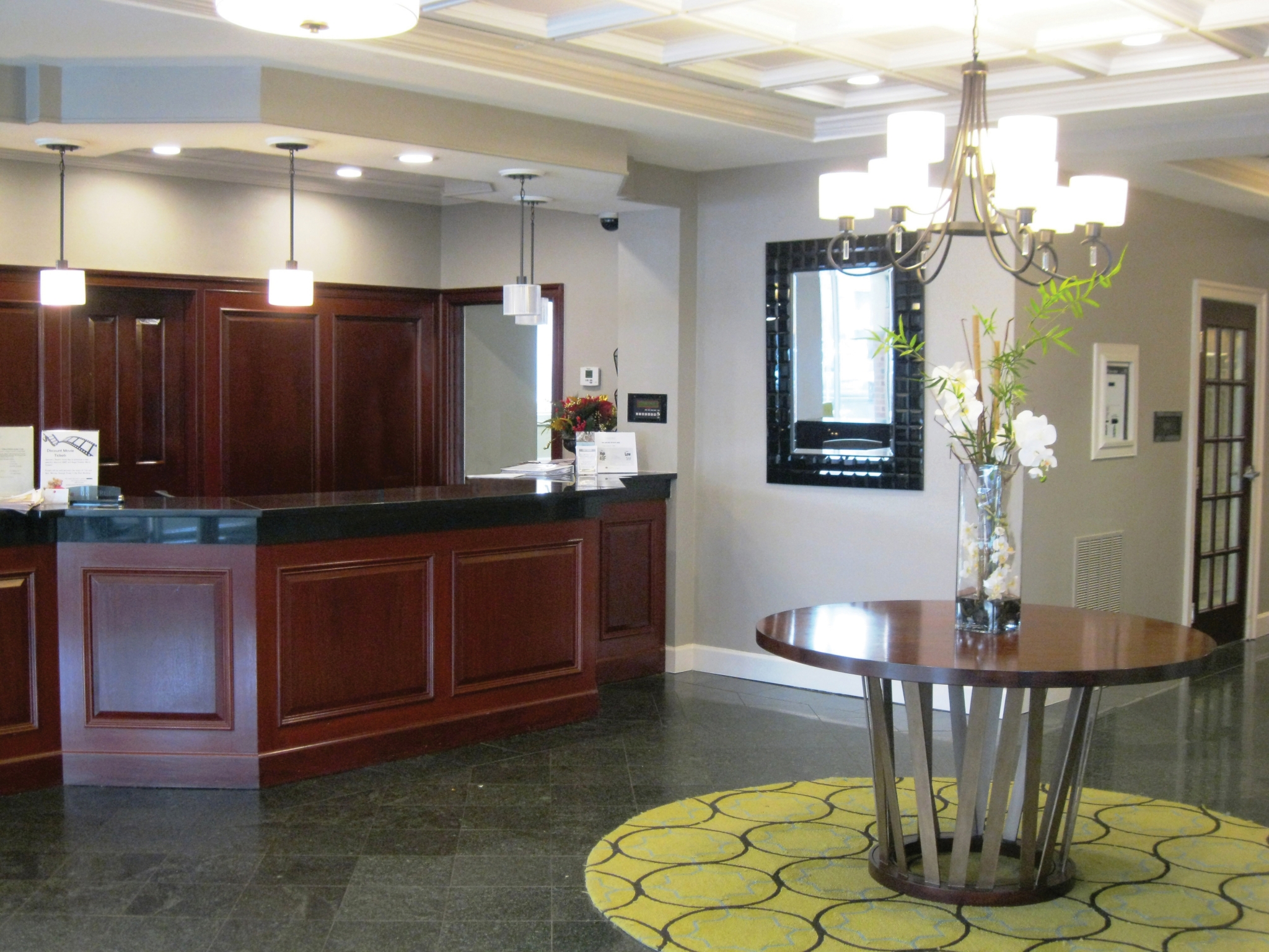 24-hour Reception Desk