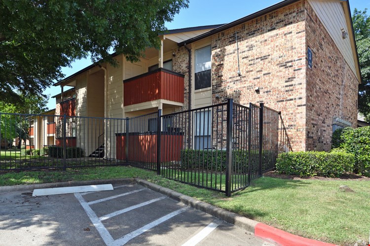 The Park at Wintergreen Apartments | DeSoto, TX | Exterior