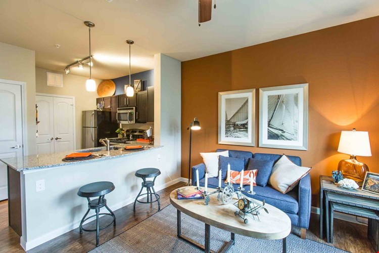 Platinum Shavano Oaks Apartments Image 10