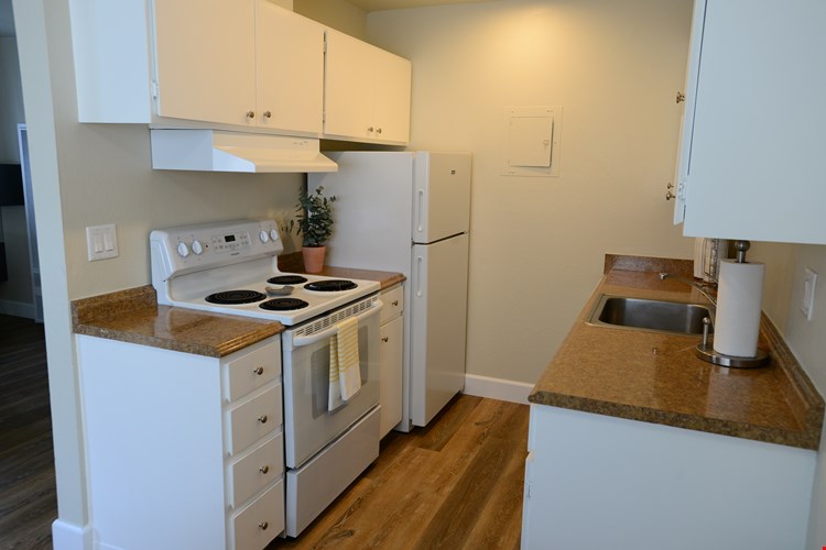 Park Plaza Apartments Image 5