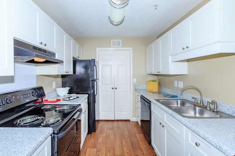 The Park at Riverview Apartments Image 36