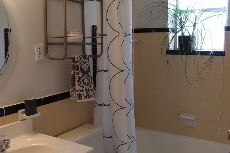 Hampton Gardens Image 15