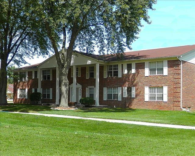 Chesterfield Manor Image 1