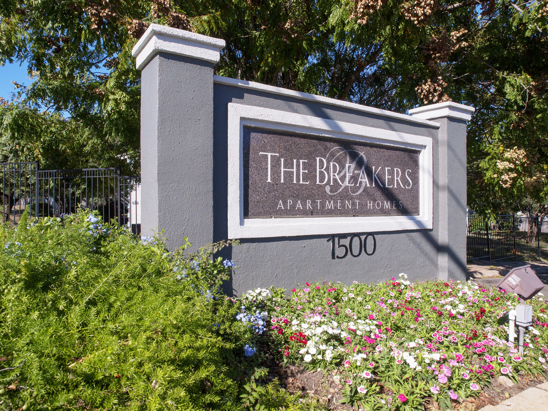 Breakers on the Lake Image 1