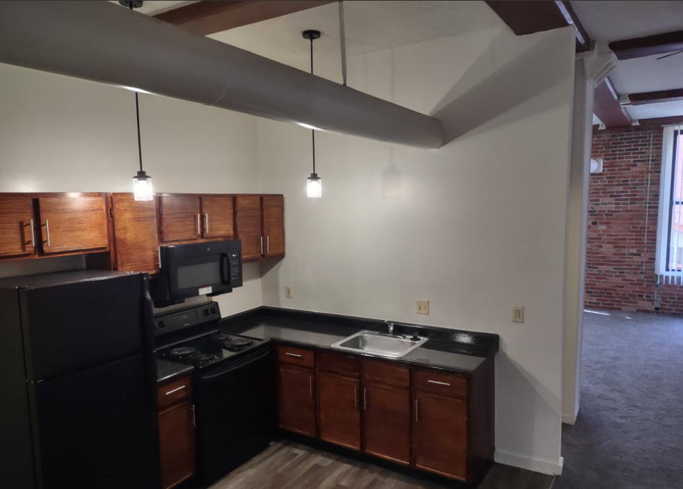 Marlboro Classic Apt & Redwood Square Image 37