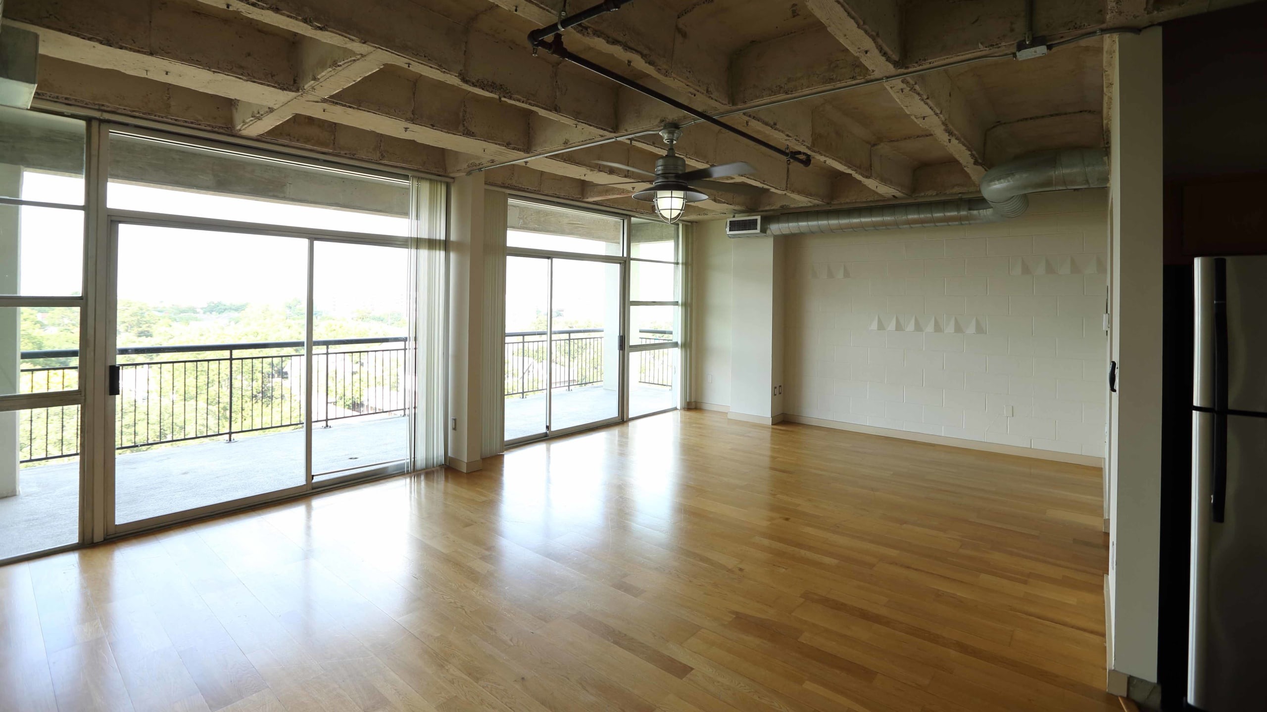 230 West Alabama Image 8