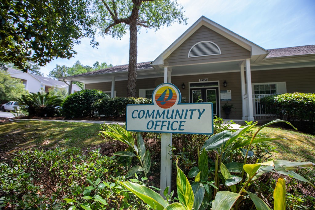 Bay Breeze Apartments Image 2