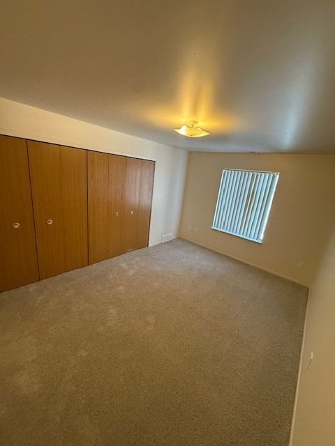 Lakeside Village Apartments Image 2