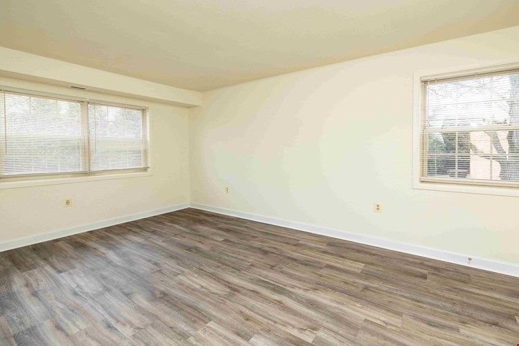 Seminary Roundtop Apartments Image 13