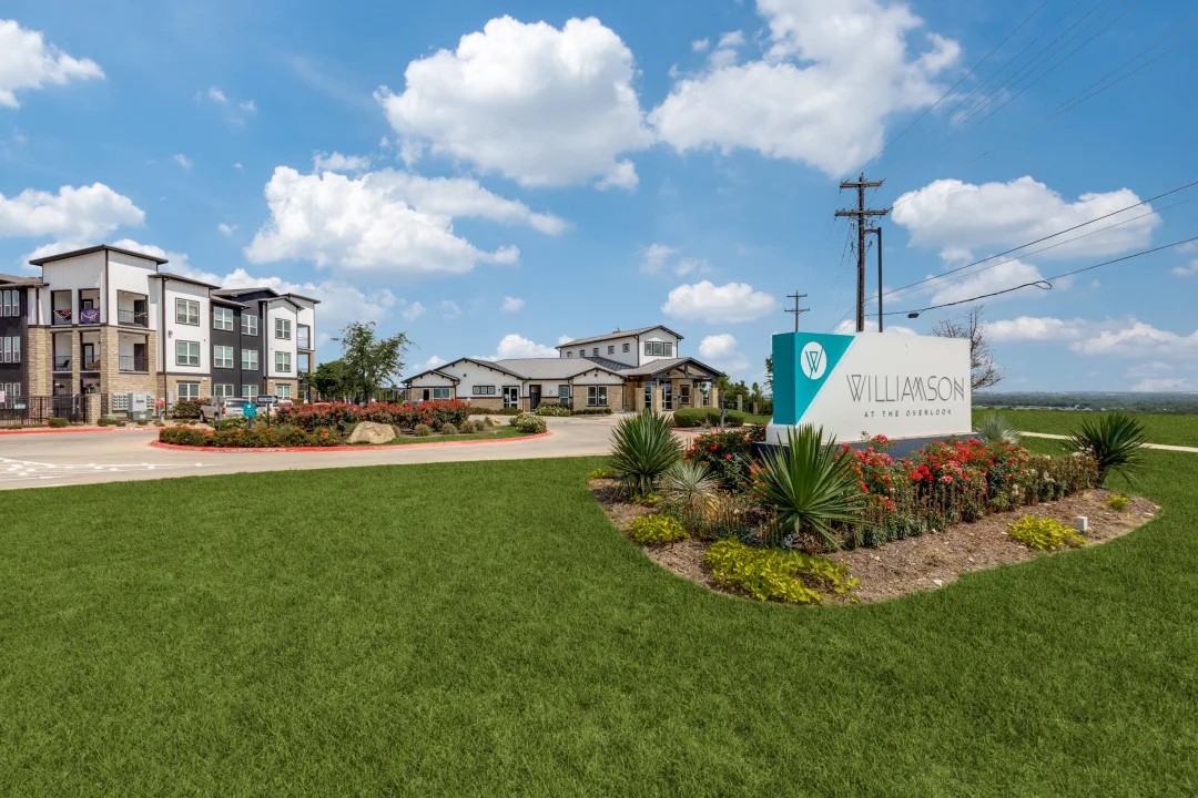 Williamson at the Overlook Image 1