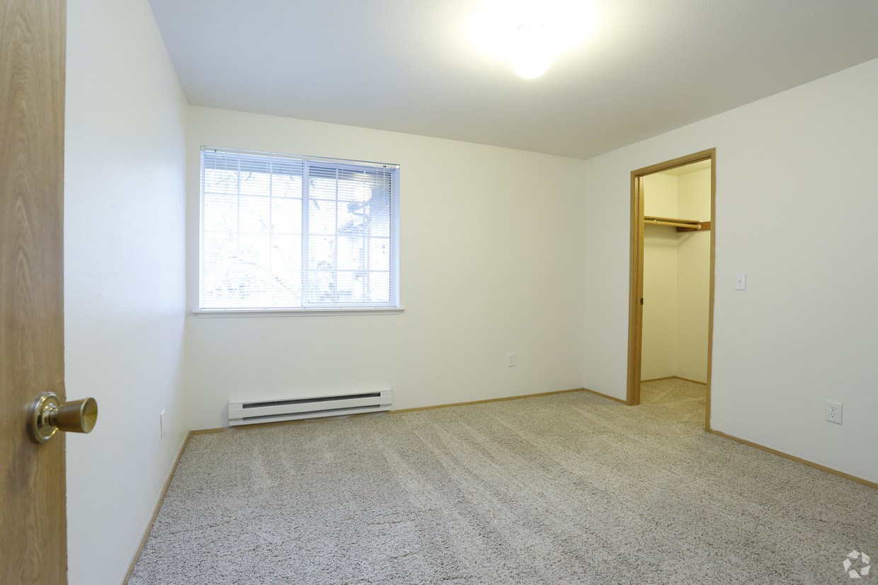 North Creek Heights Apartments Image 8