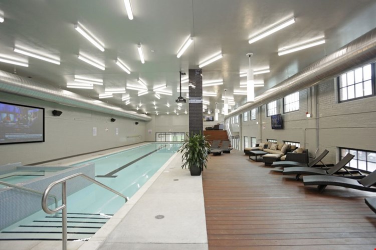 Pickwick Plaza Image 4