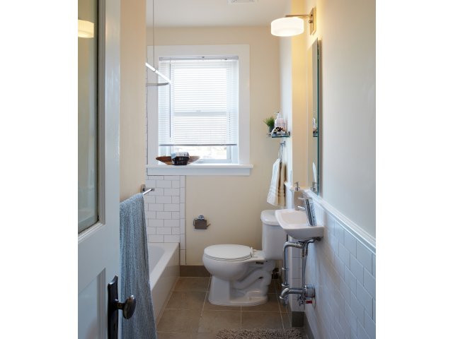 Paradise Flats Image 7