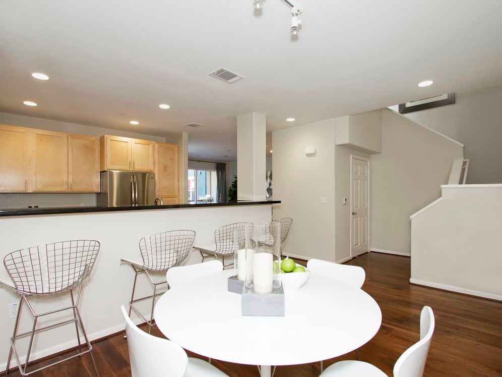 Townhome kitchen and dining area