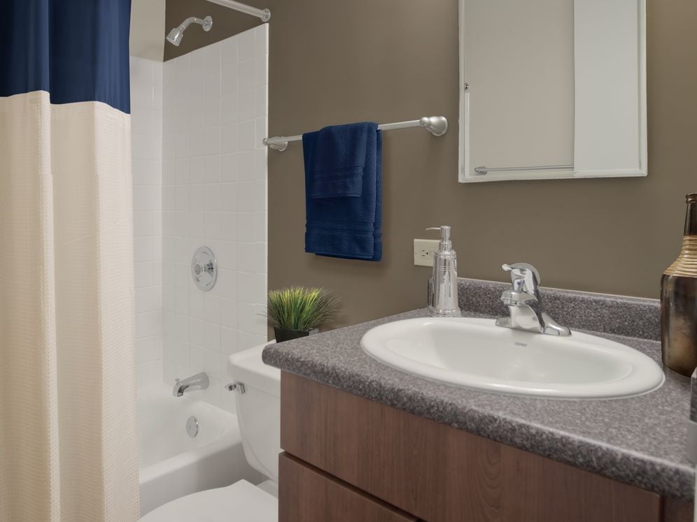 One Bedroom Bathroom