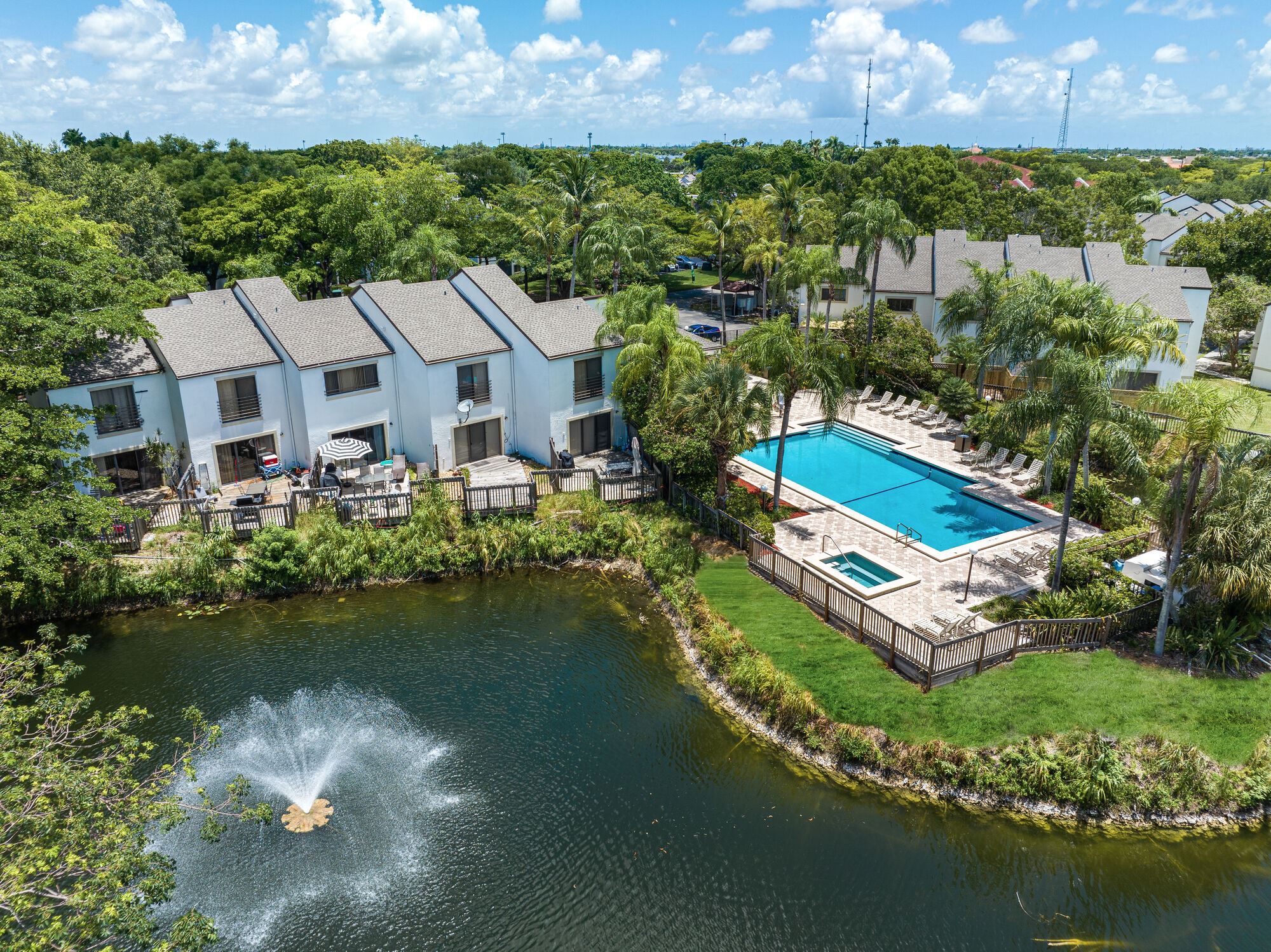 Emerald Palms Apartment Image 34