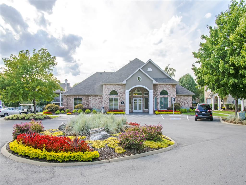 Exterior View of Harpeth River Oaks in Daylight