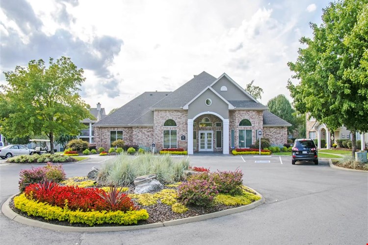 Exterior View of Harpeth River Oaks in Daylight
