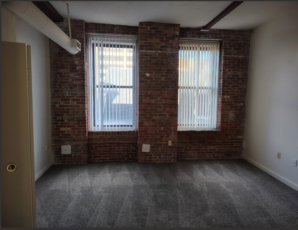 Marlboro Classic Apt & Redwood Square Image 147