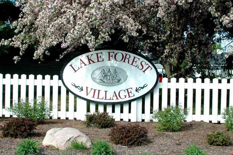 Lake Forest Apartments Image 1