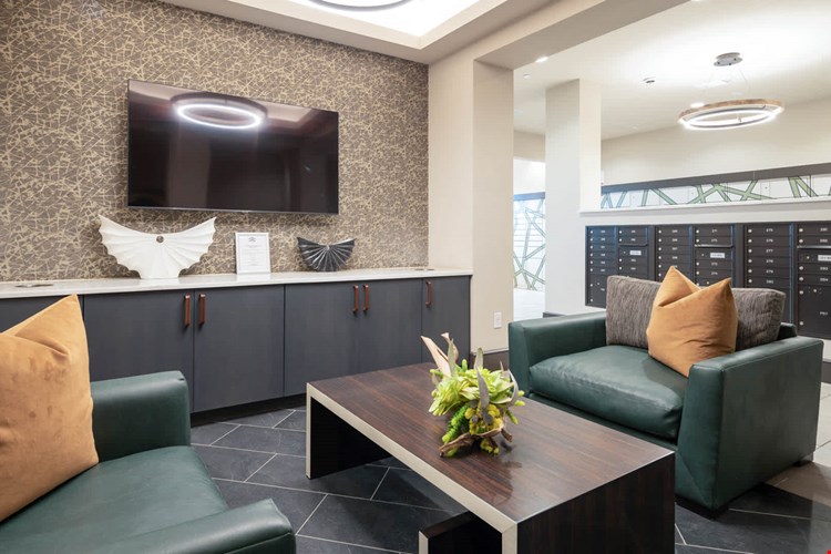 Olivian at the Realm Image 25