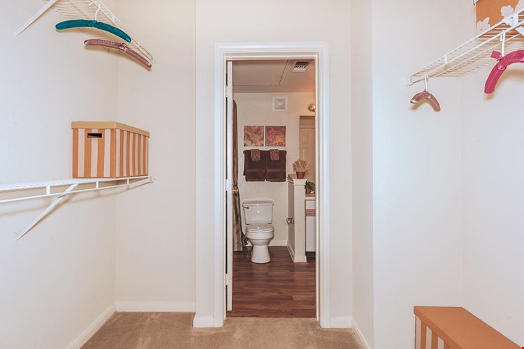 Crescent Apartments Image 63