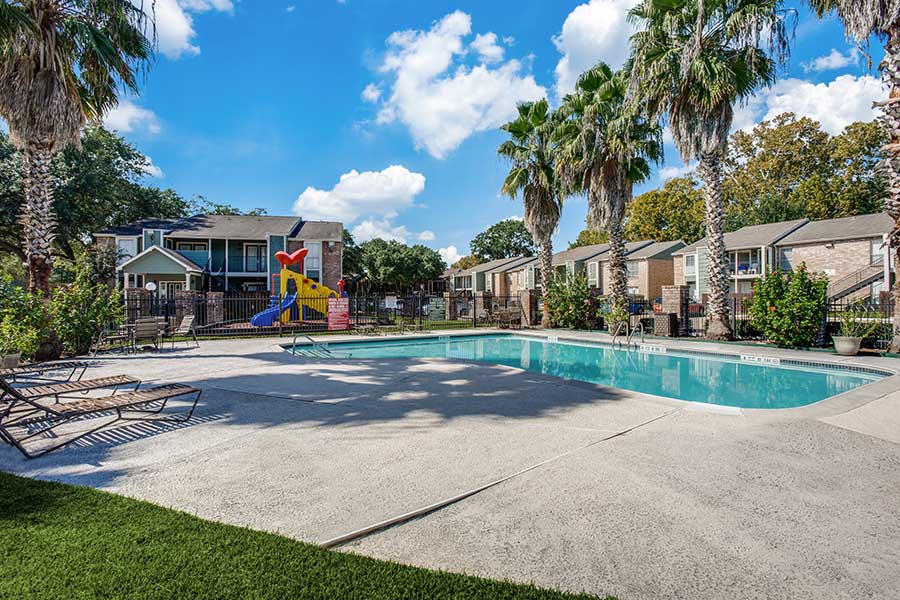 Live Oak Apartments Image 1