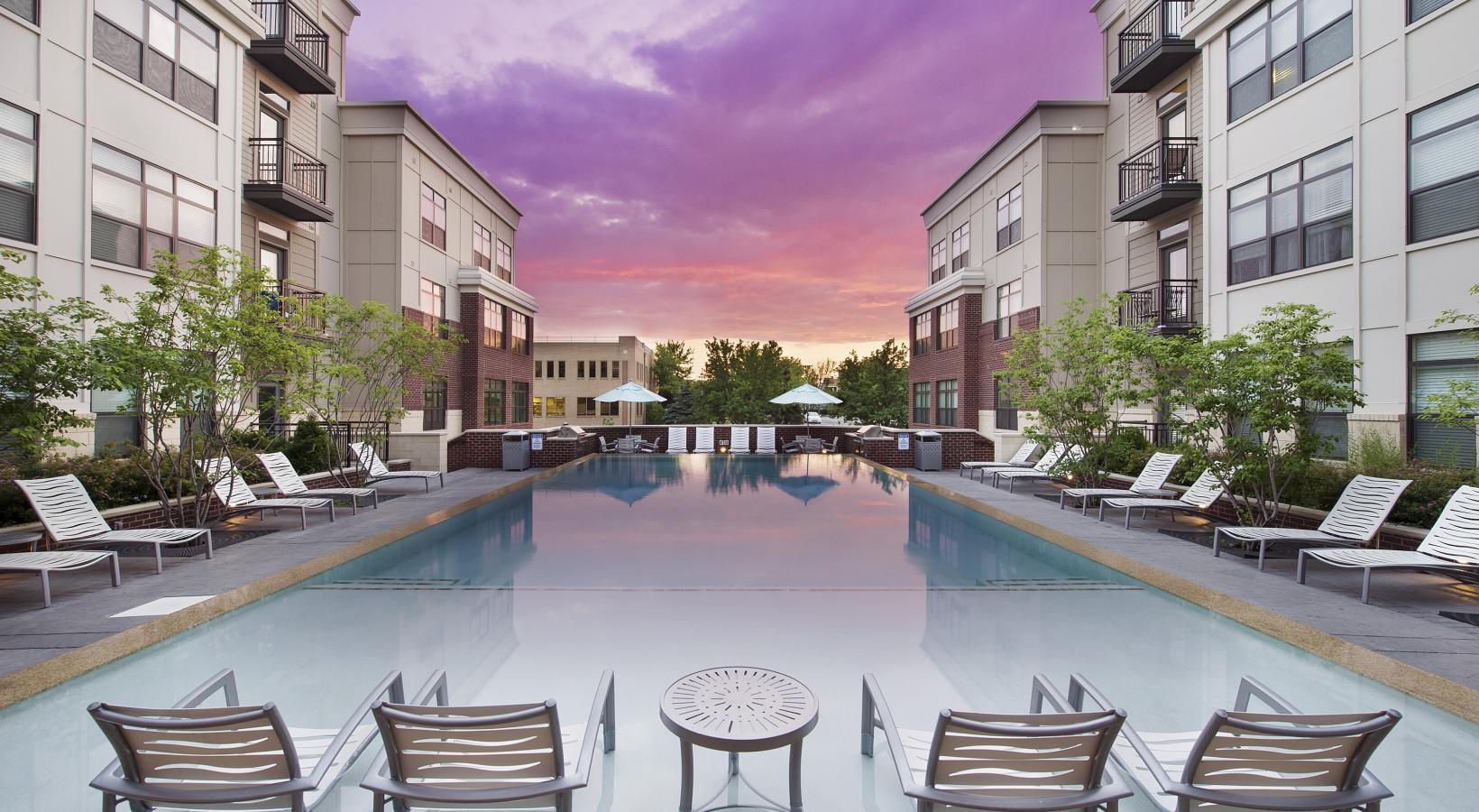 Cosmopolitan on the Canal Image 2