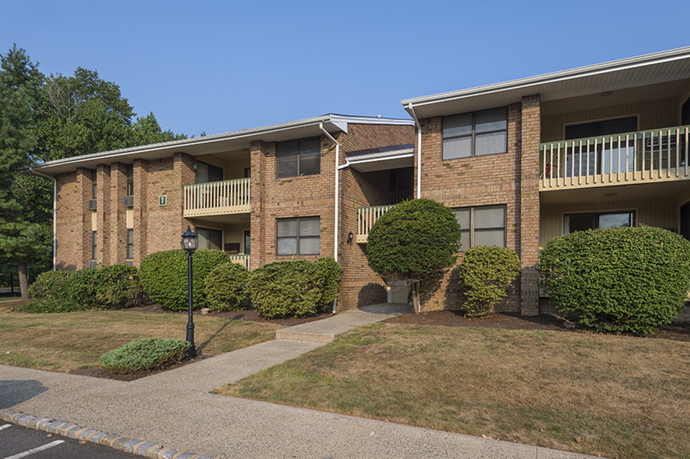 Apartments at Colony Oaks North Brunswick