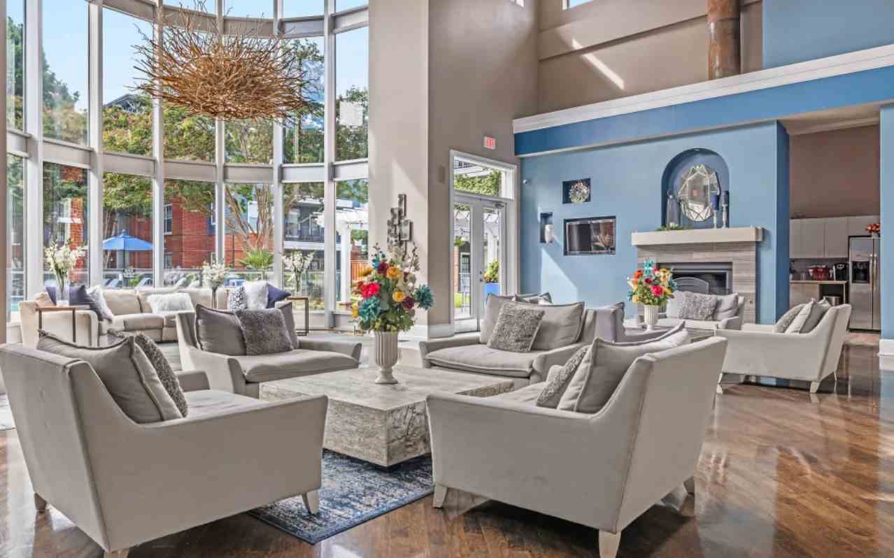 Marquis on Gaston Image 6