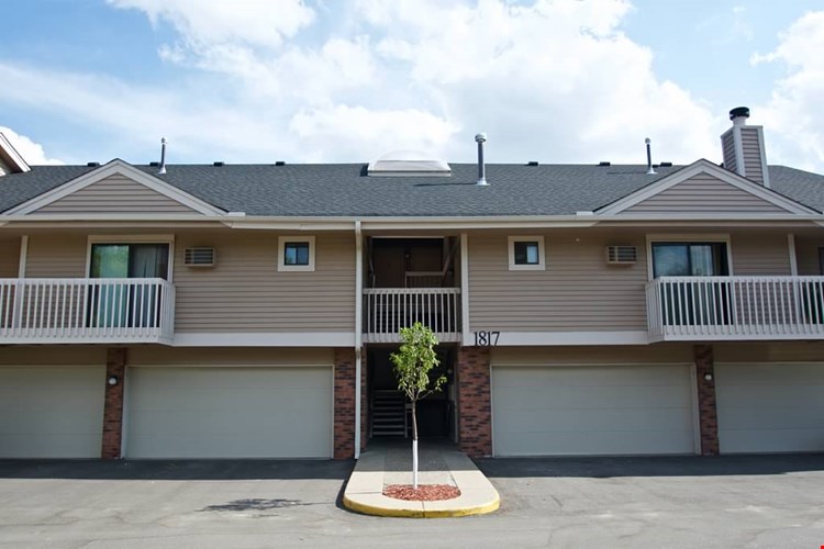 Apartments At Walnut Trails Townhome Apartments Eagan