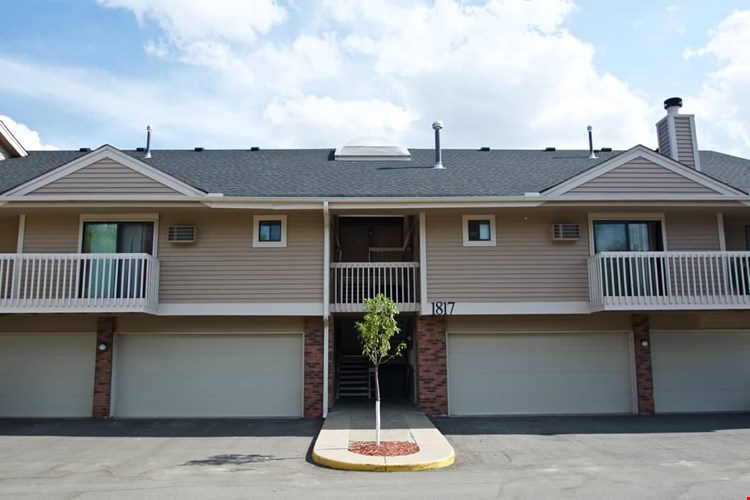 Walnut Trails Townhome Apartments Image 2