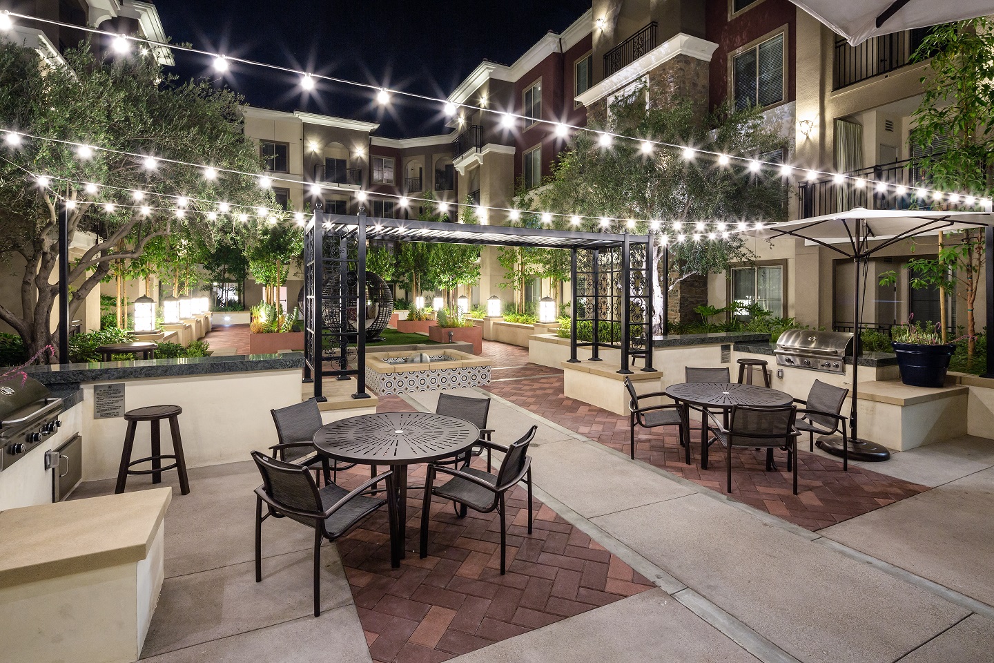 Ave_5_Adagio_Pod_Courtyard_Night_Mission Viejo