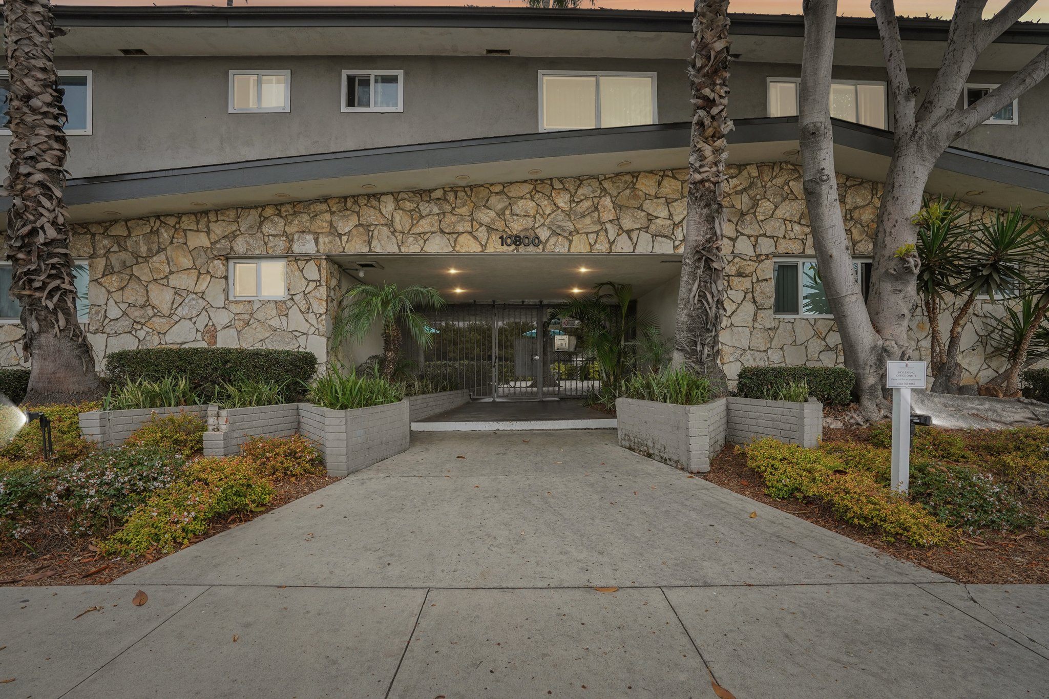 Crenshaw Manor Image 6