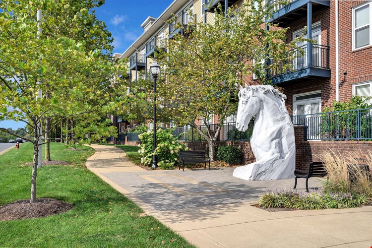 Camden Monument Place Image 31