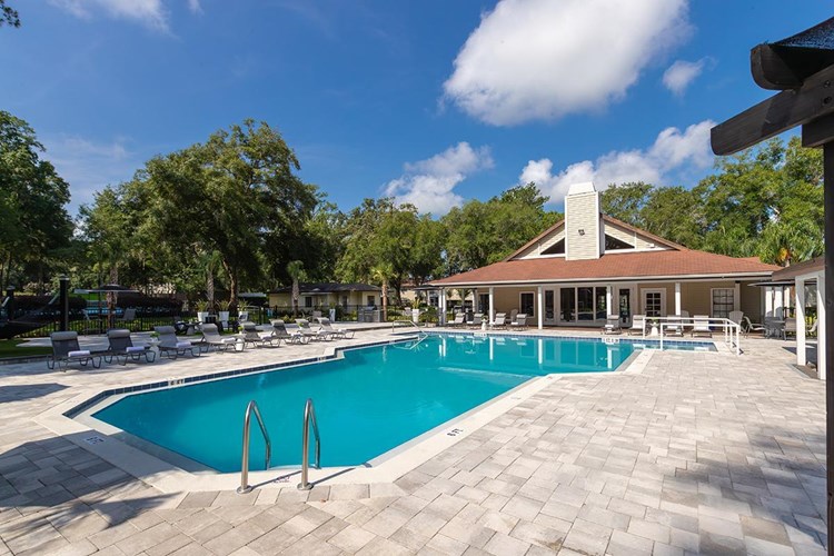 Take a dip in our resort-style swimming pool or lay out on the expansive sundeck.