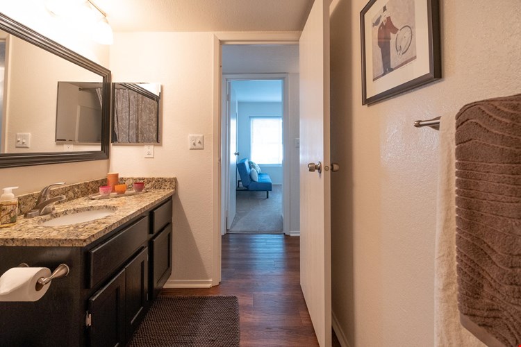 Whispering Hills Apartments Image 14