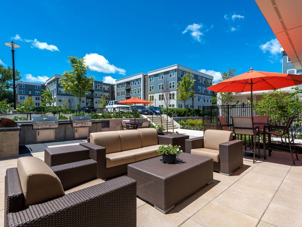 Courtyard with barbecue grills, dining area with lounge seating