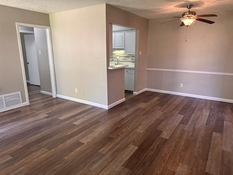 La Plaza Apartments Image 7