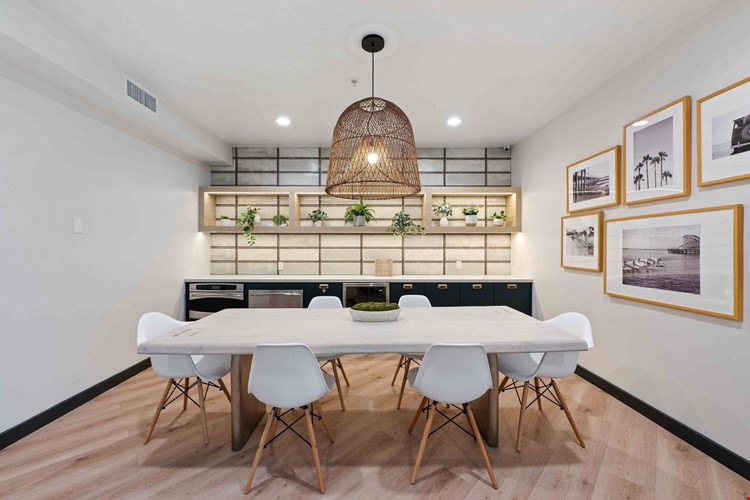 IMT Gallery 421 Image 19