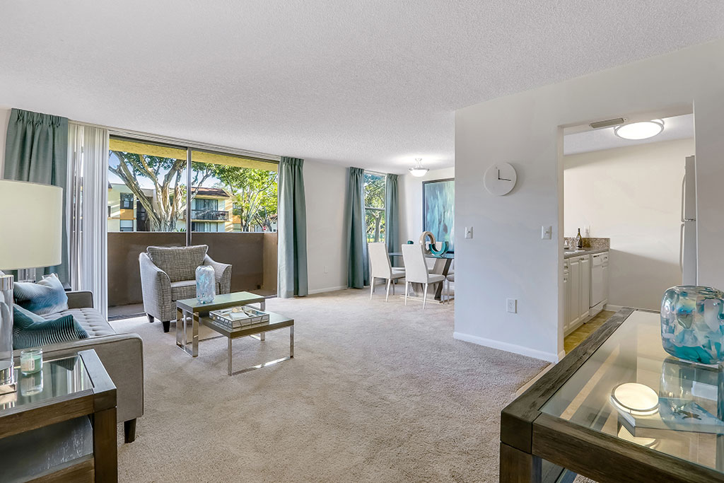 Jacaranda Club Apartments Image 6