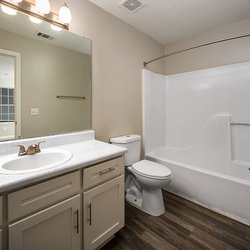 Laurel Crossing Apartments Image 12