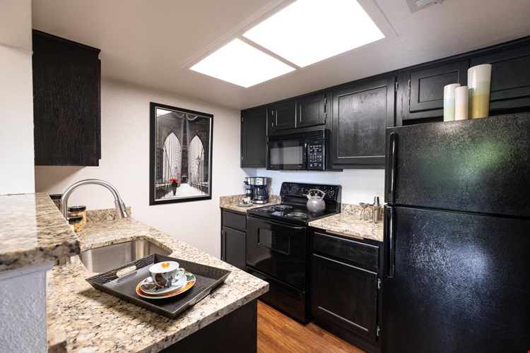 Whispering Hills Apartments Image 4