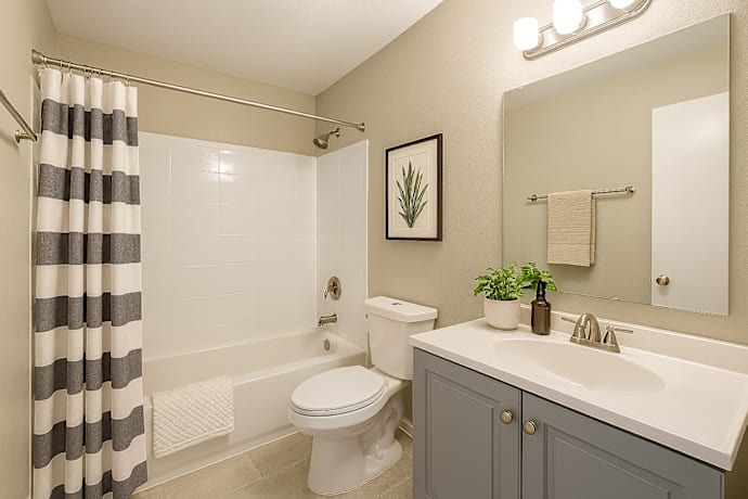 Woodridge Manor Image 13