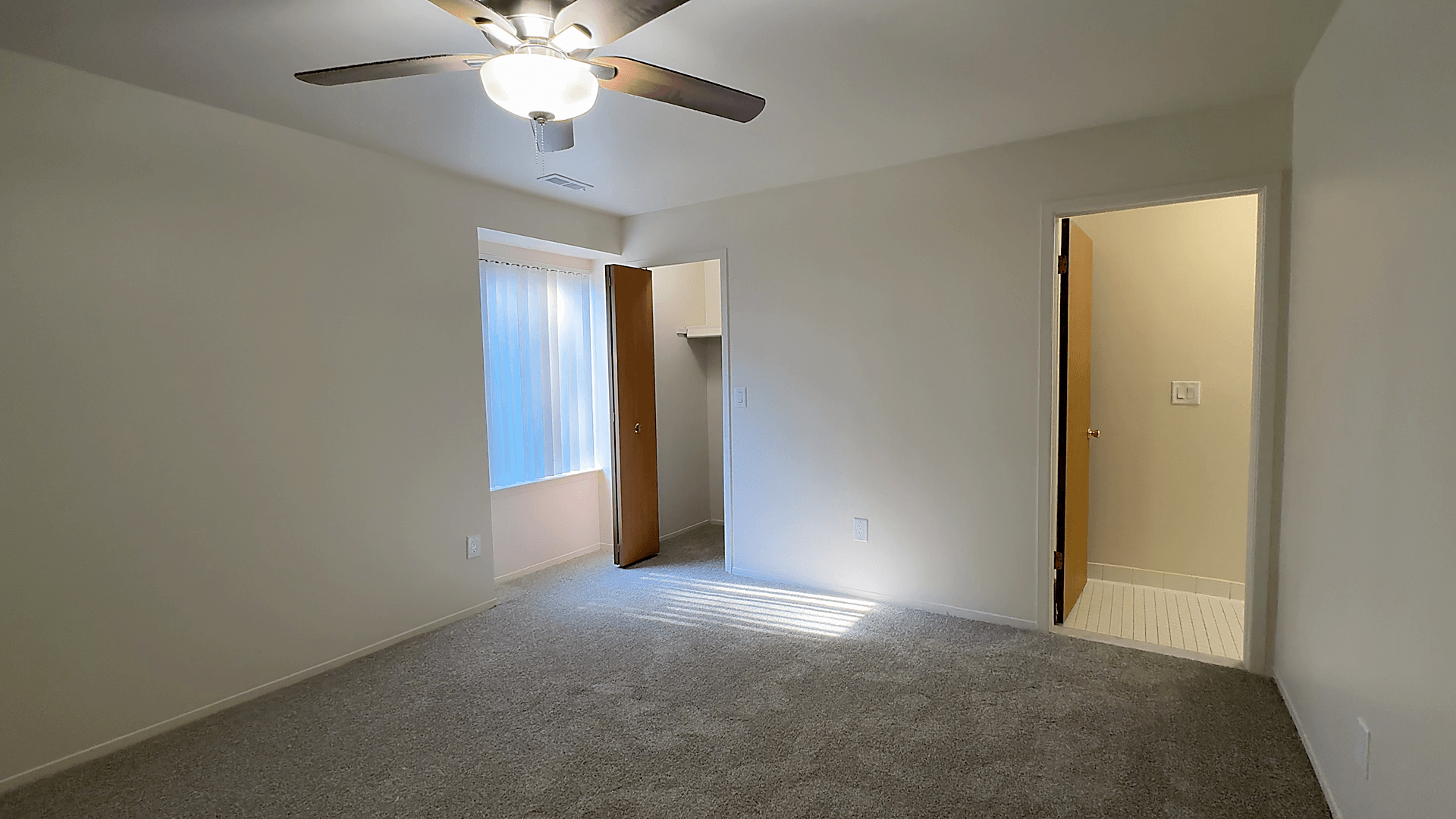 Lakeside Village Apartments Image 140